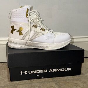 Under Armour Women Highlight ACE Volleyball Sneaker 11 SHOE NWT Sport White/Gold
